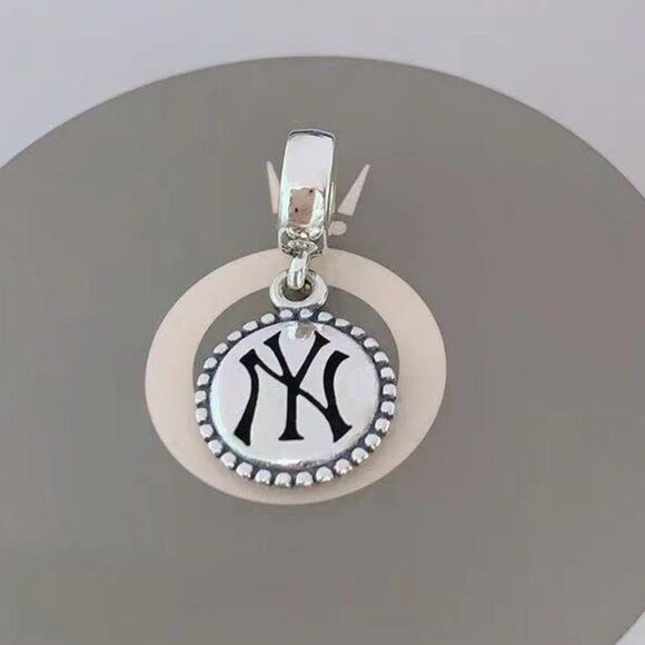 Women's New York Yankees Pandora Color Dangle - Picture 1 of 4